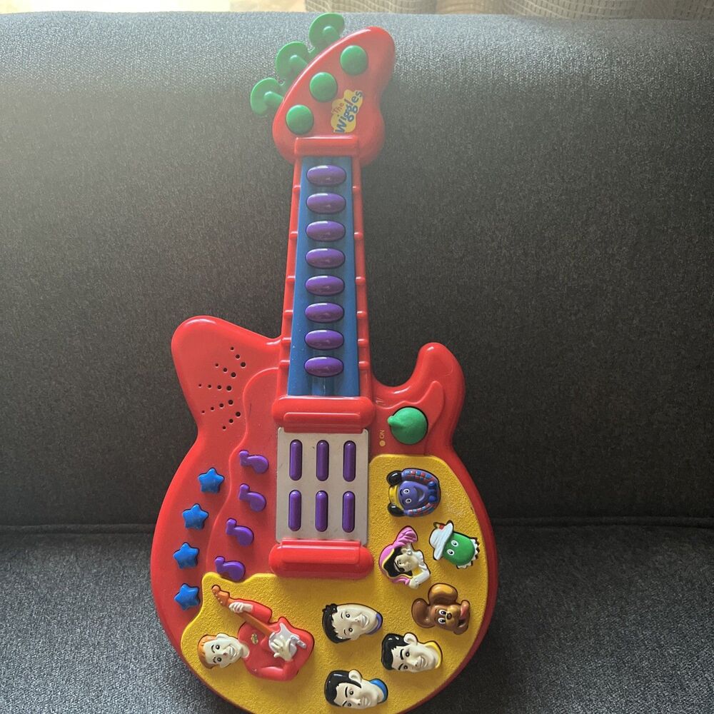 VINTAGE  2003 THE WIGGLES RED GUITAR MUSICAL SONGS & SOUNDS SING & DANCE TOY